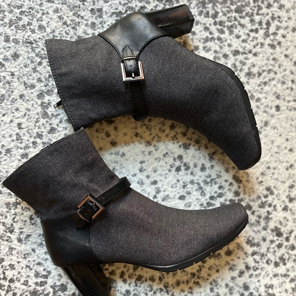 AEROSOLES Color-Block Chunky Heel Ankle Boots - Picture 2 of 8